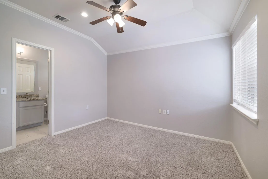 Photo of 412 Colonial Park BLVD