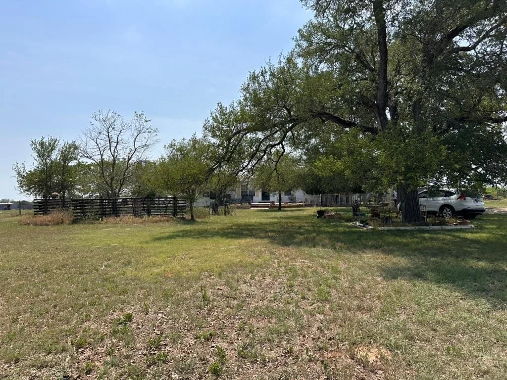 Photo of 124 Three Oaks LN