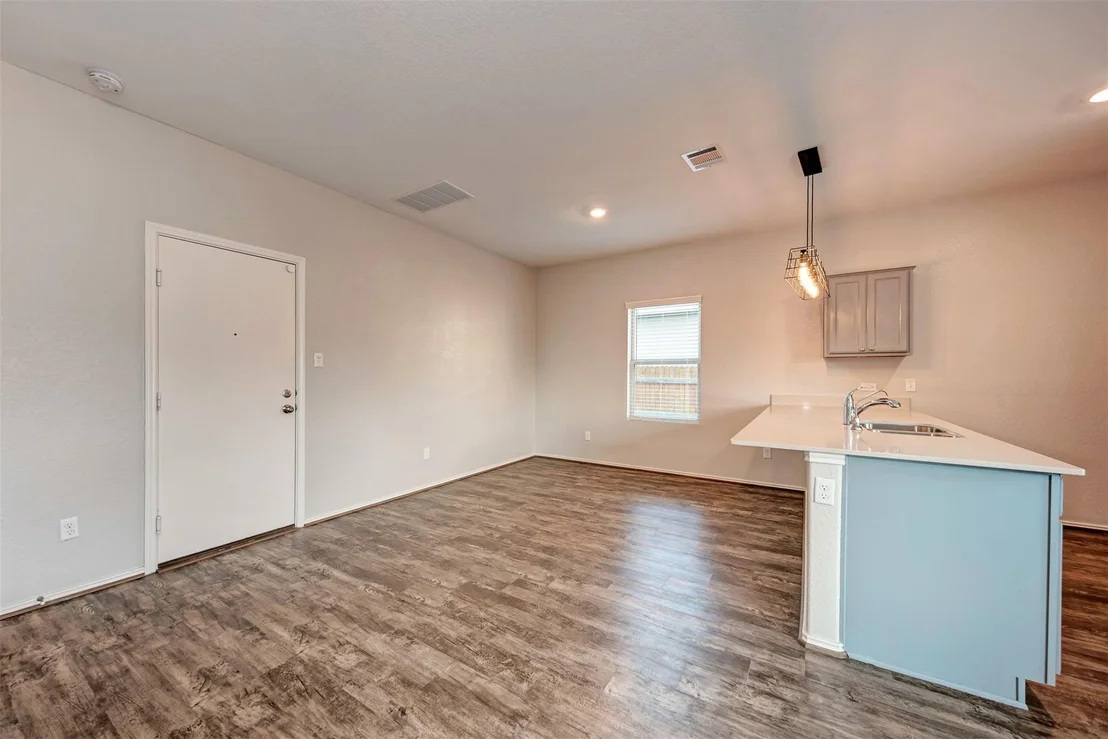 Photo of 817 Circle WAY