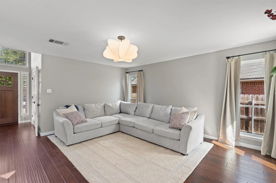 Photo of 1009 Pioneer Bend DR