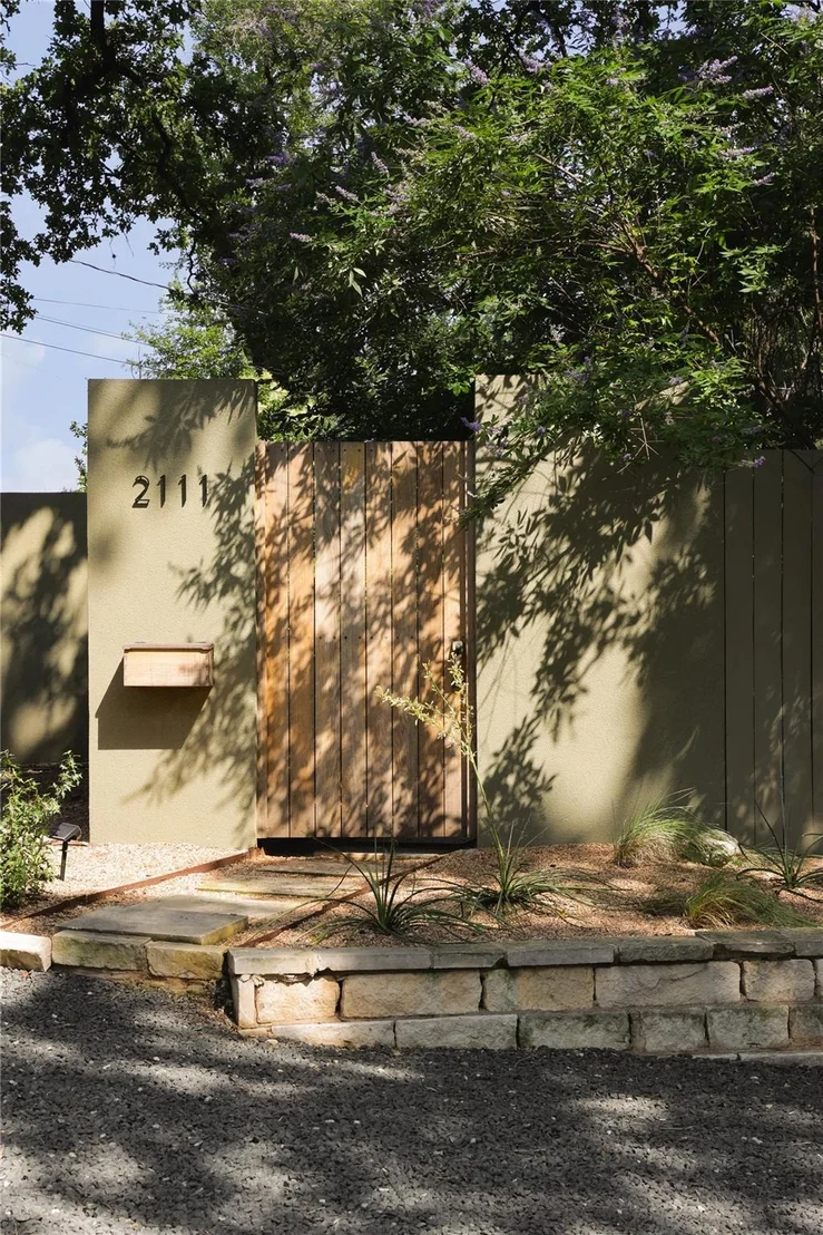 Photo of 2111 Enfield RD
