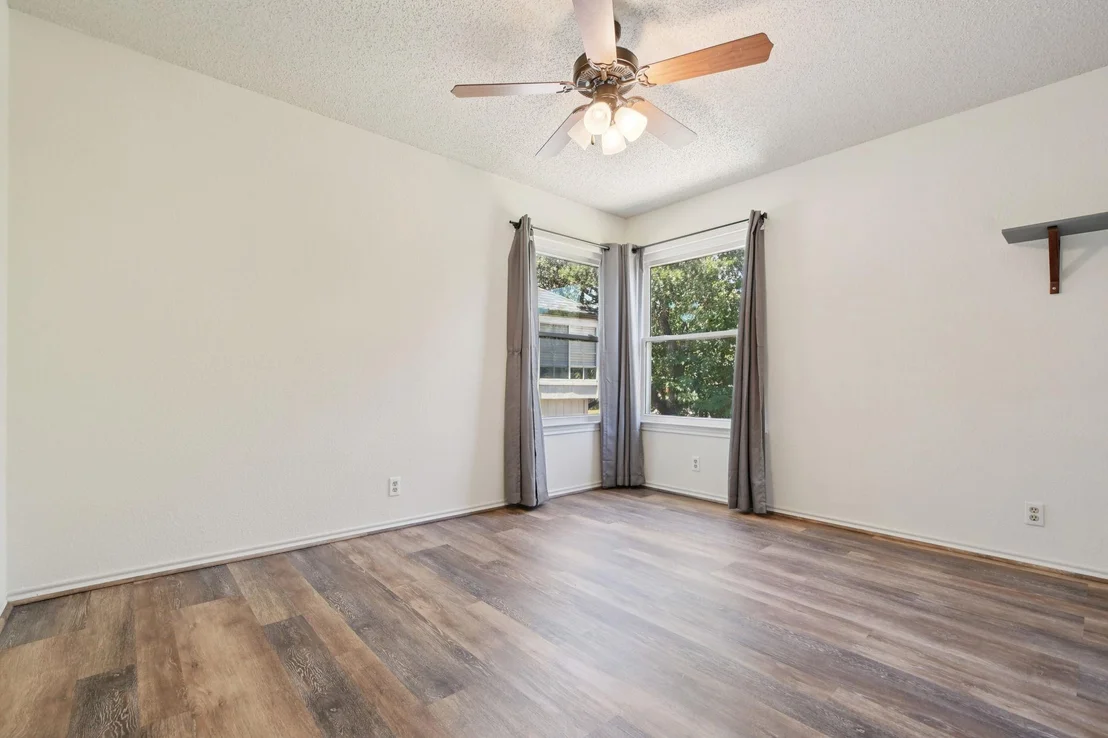 Photo of 1106 Red Bird DR