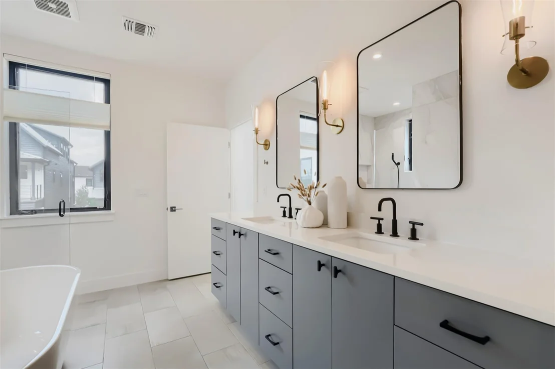 Photo of 3811 Taniguchi ST