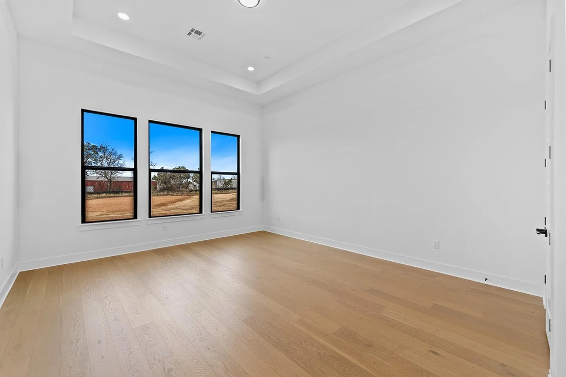 Photo of 2429 Lineage LN