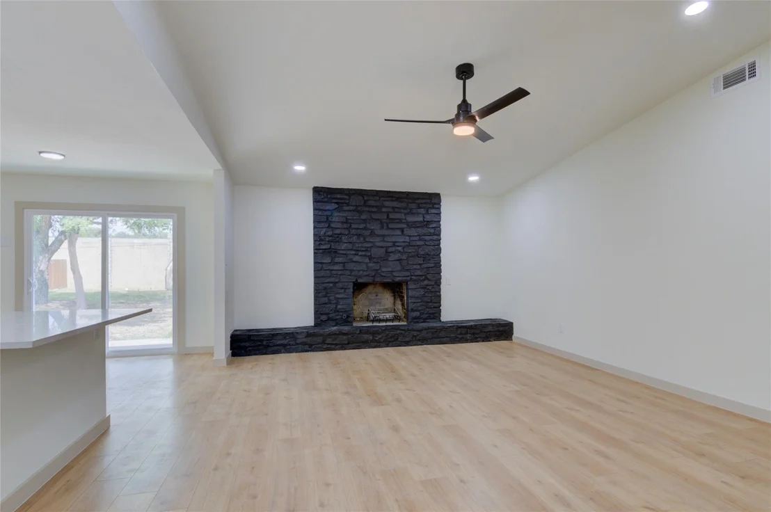 Photo of 1402 Cardinal Hill DR
