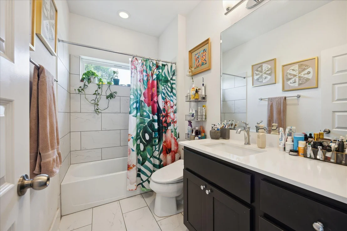 Photo of Unit B at 5006 Baker ST
