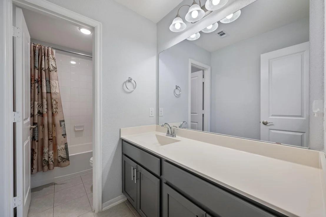 Photo of 6122 Genova PL