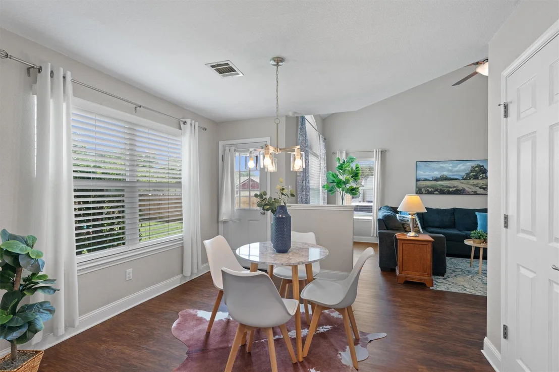 Photo of 17301 Valentine DR