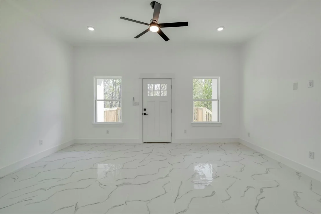 Photo of 121 Diamond Head DR