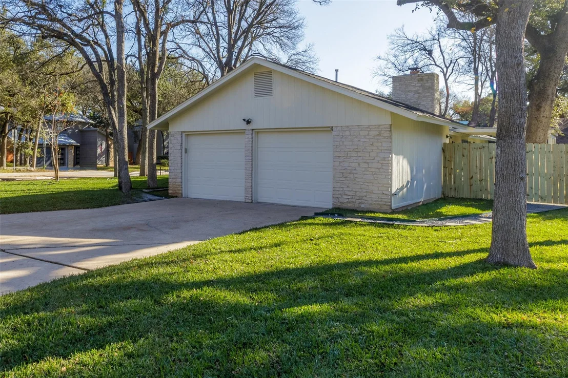 Photo of 4011 Austin Woods DR
