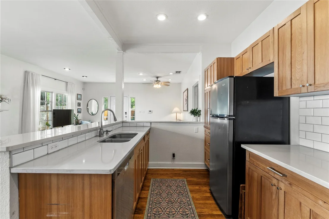 Photo of 2101 W 10th ST