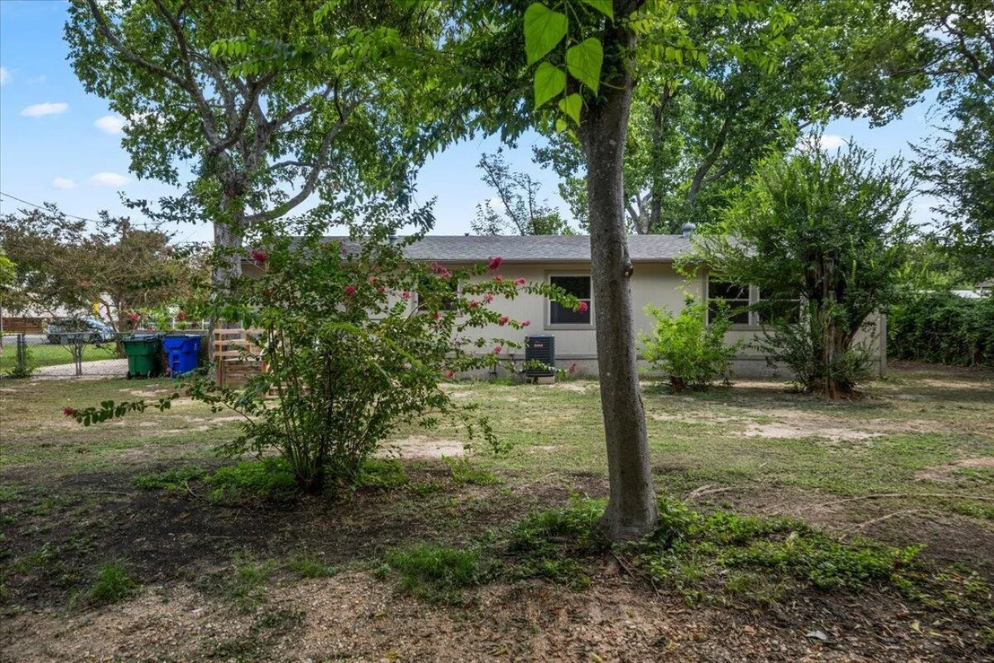 Photo of 2301 Sumac LN