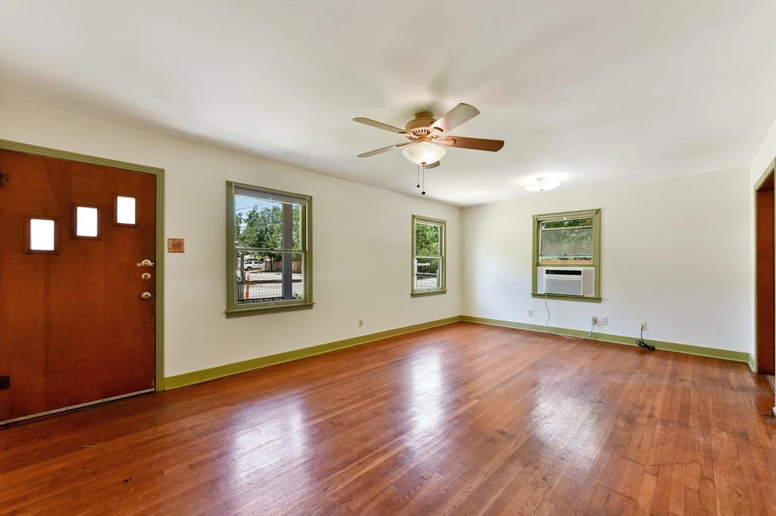 Photo of 5015 Ave G