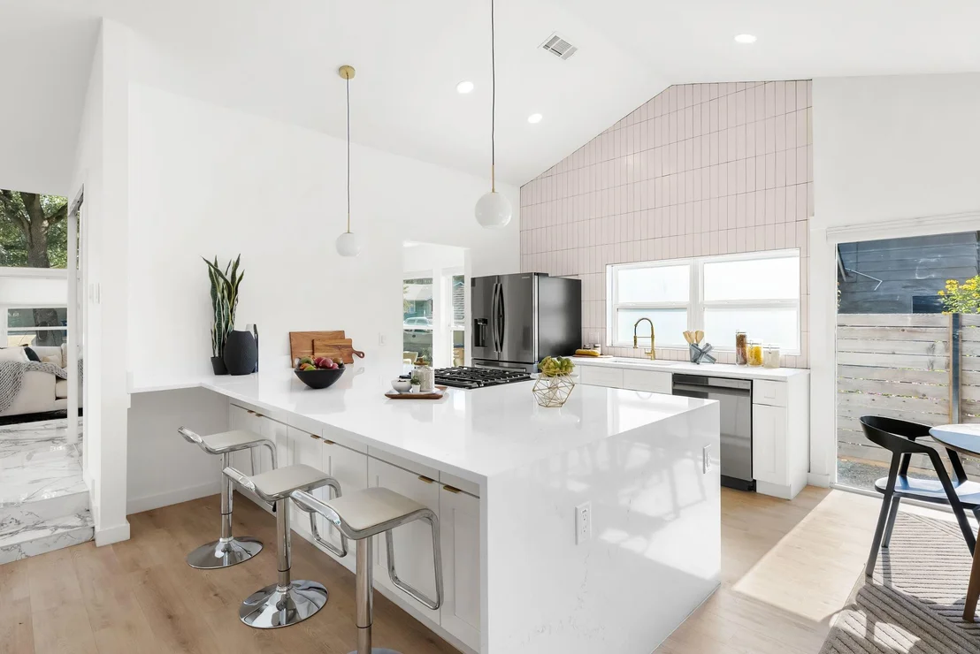 Photo of 1111 Quail Park DR