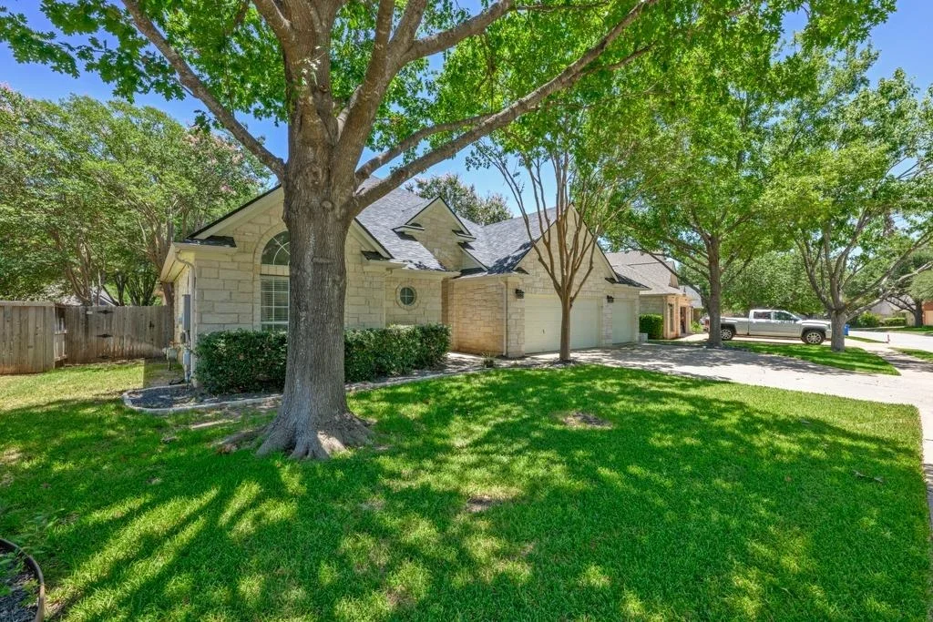 Photo of 2602 Henley DR