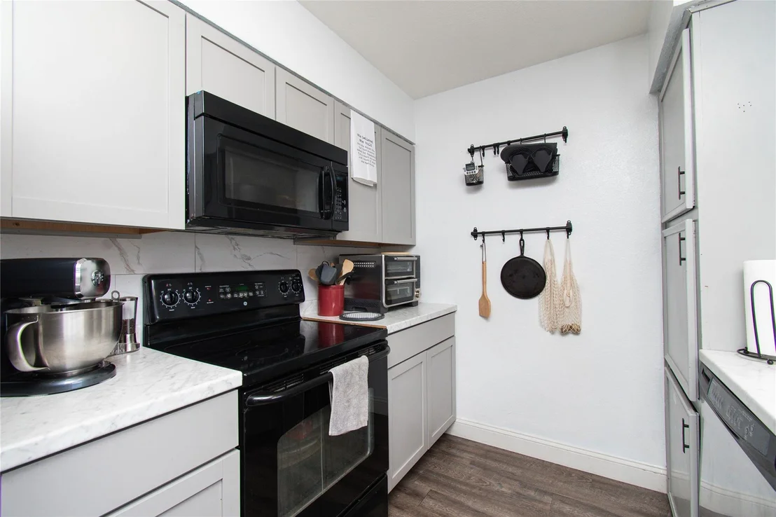 Photo of 1906 Nimitz DR