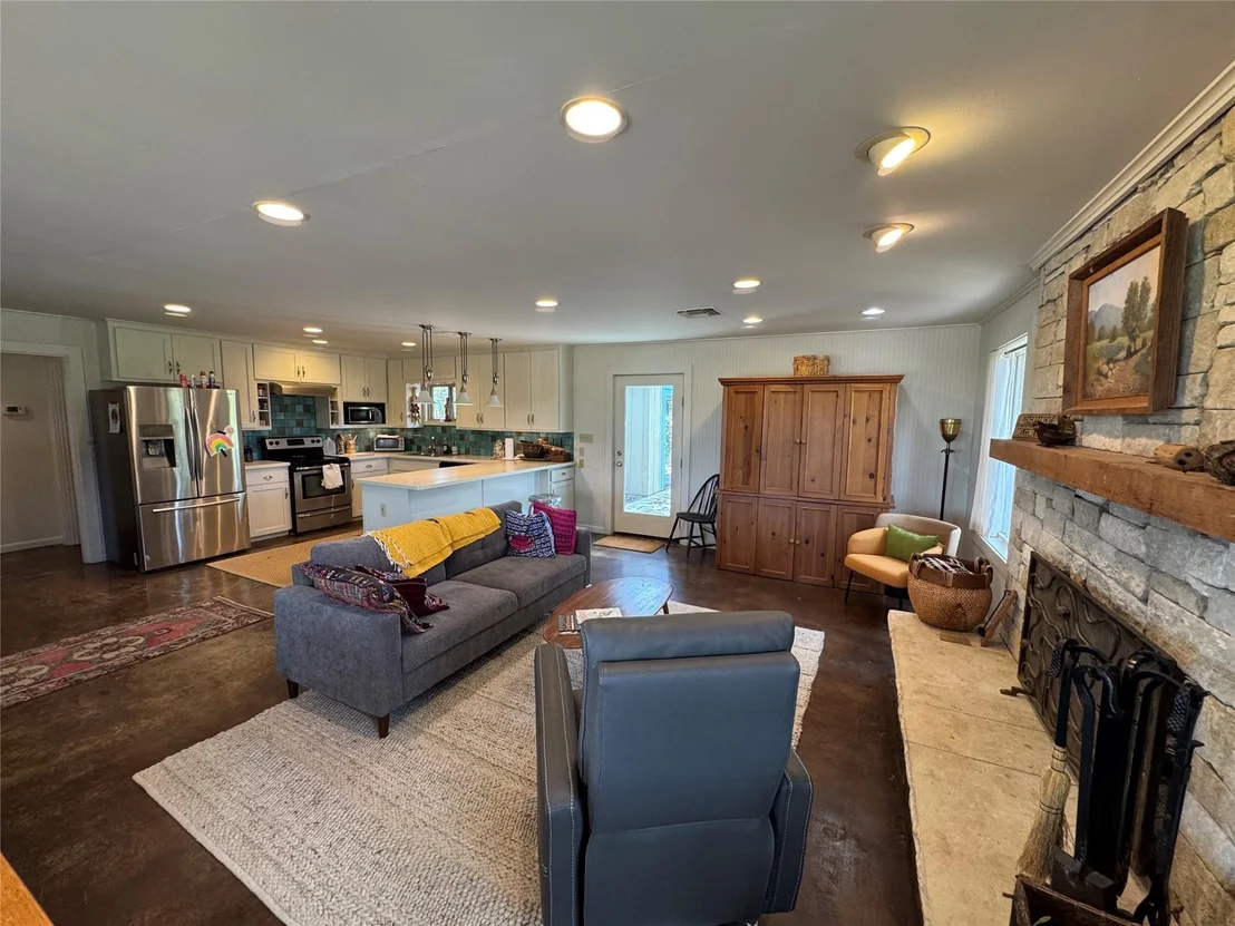 Photo of 12501 Fitzhugh RD