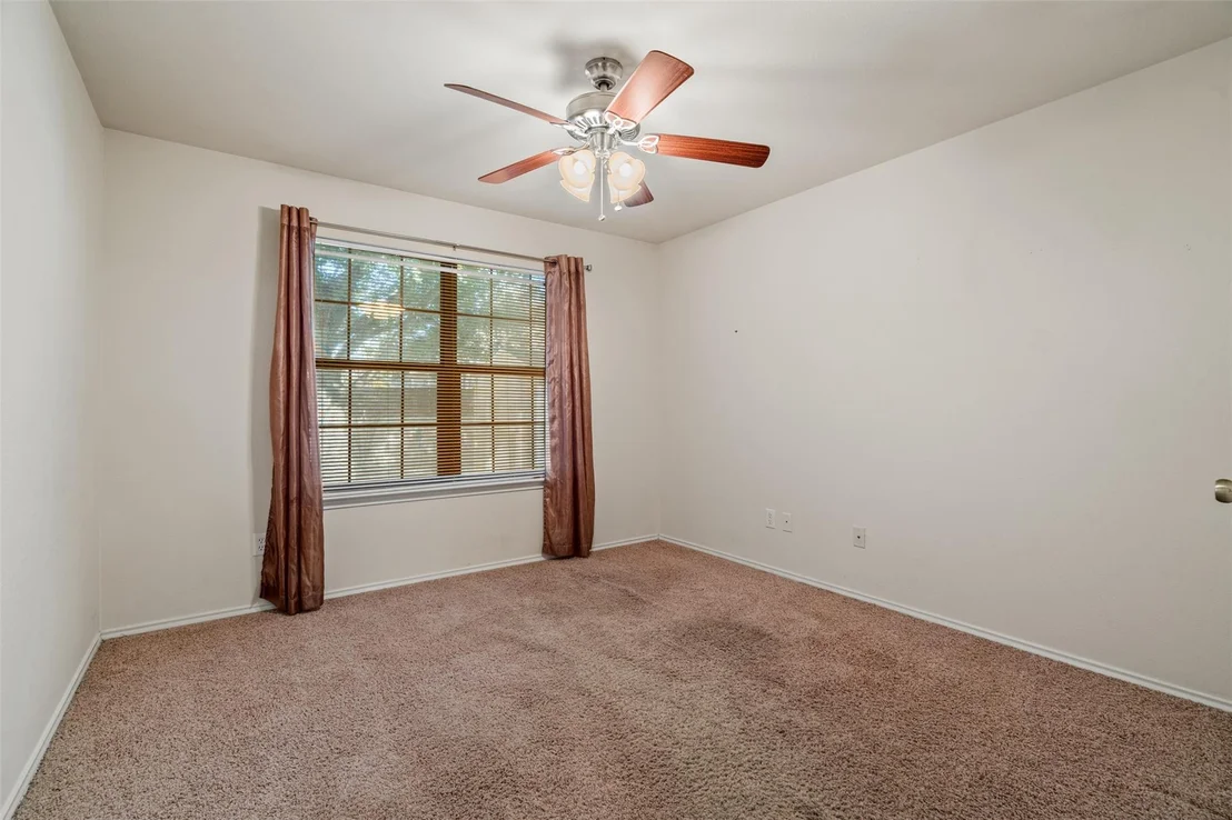 Photo of 910 Yellowstone DR