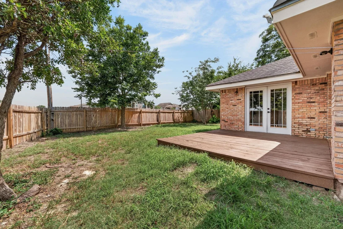 Photo of 833 Ross CIR