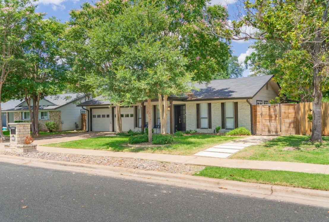 Photo of 7002 Whispering Oaks DR