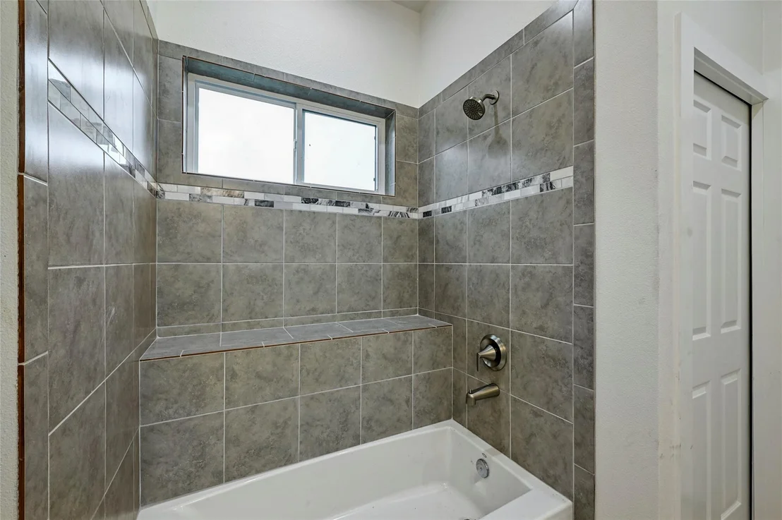 Photo of 1615 White Tail