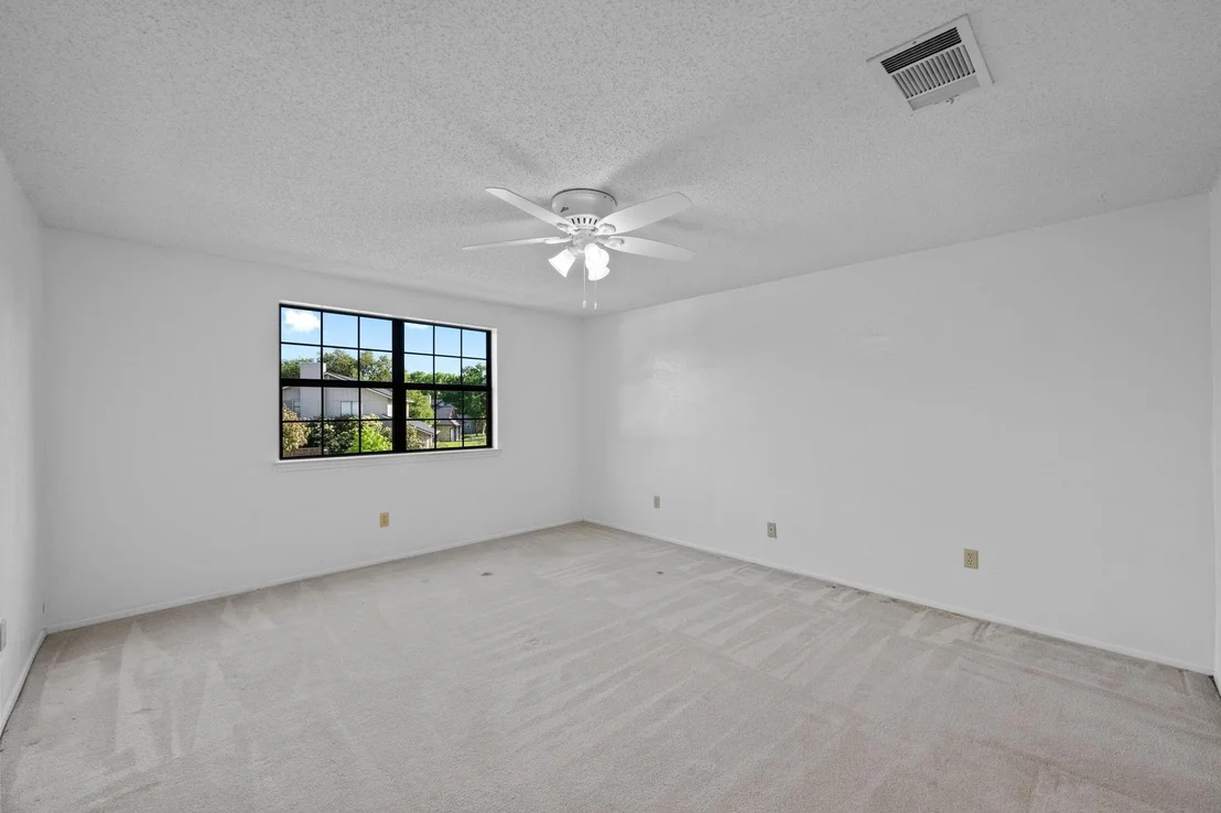 Photo of 2412 W Messick LOOP