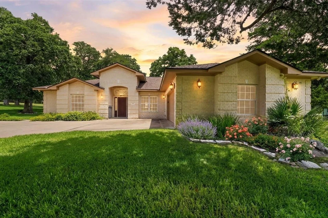 Photo of 410 Pinehurst DR