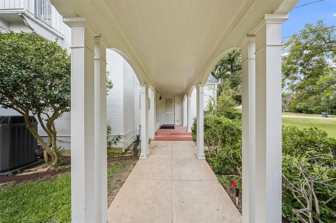 Photo of 516 W Nugent Ave