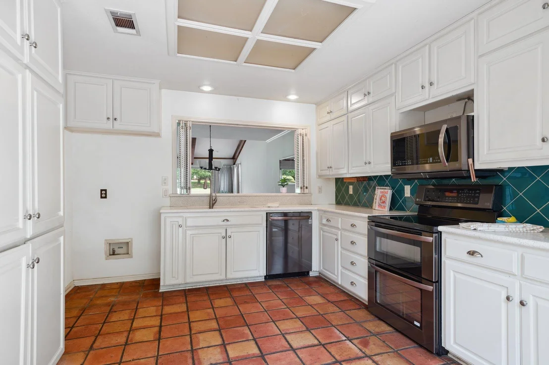Photo of Unit D at 11125 Pinehurst DR