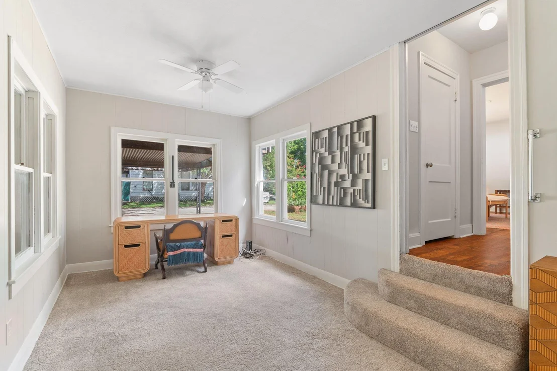 Photo of 907 N Avenue C