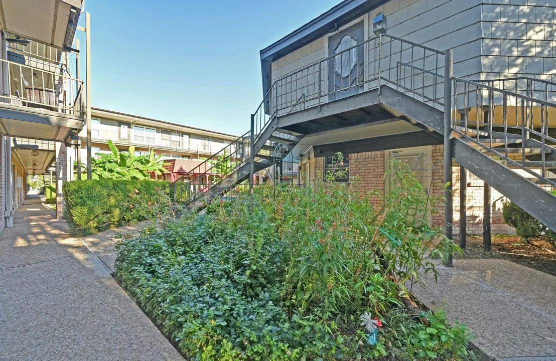 Photo of Unit 28 at 2425 Ashdale DR