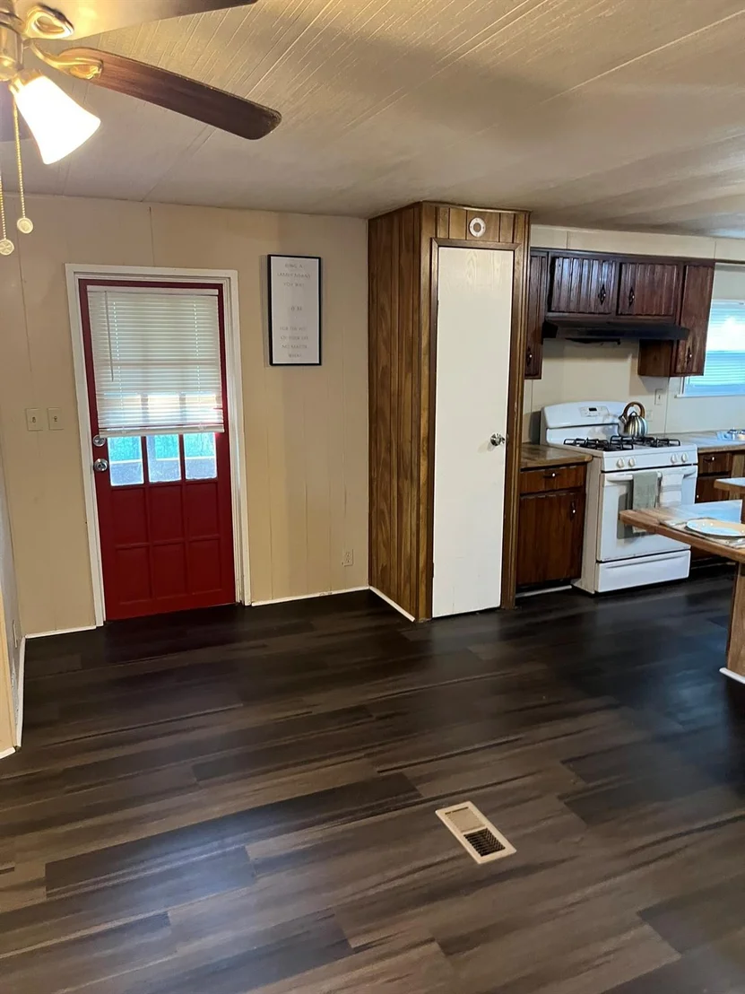 Photo of 5576 Helm LN