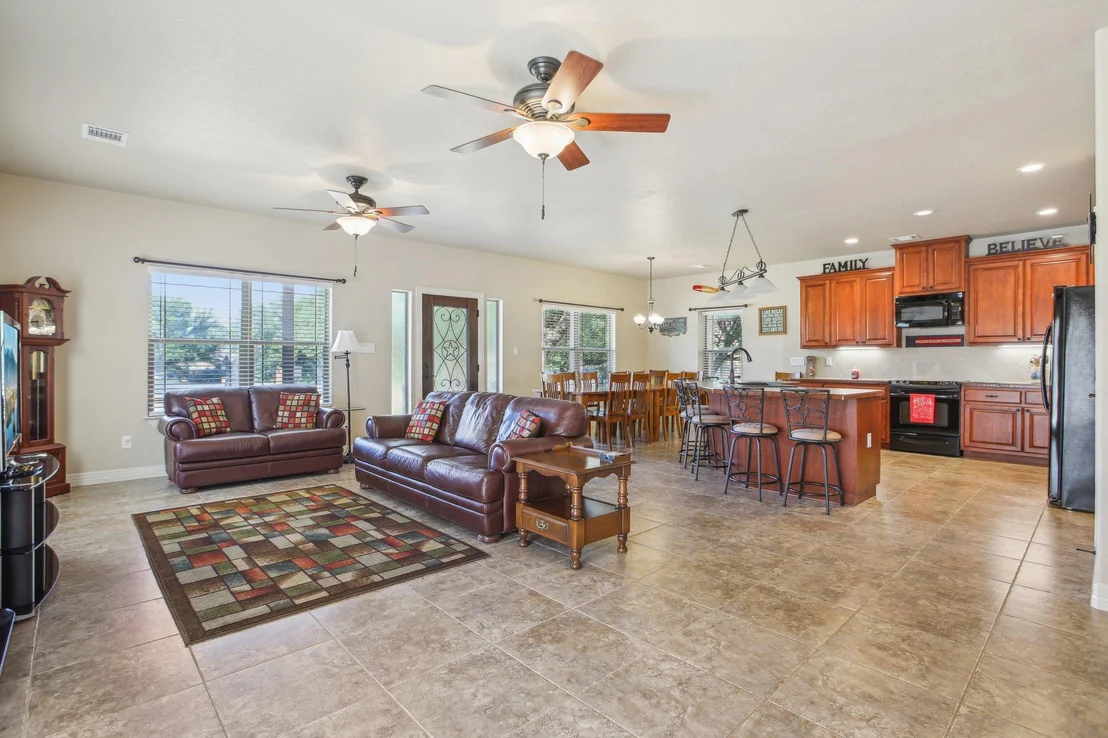Photo of 600 Augusta CIR N