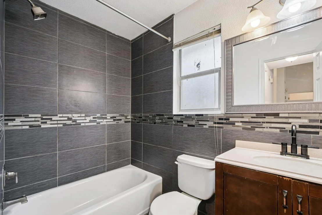 Photo of 7004 Colony Loop DR