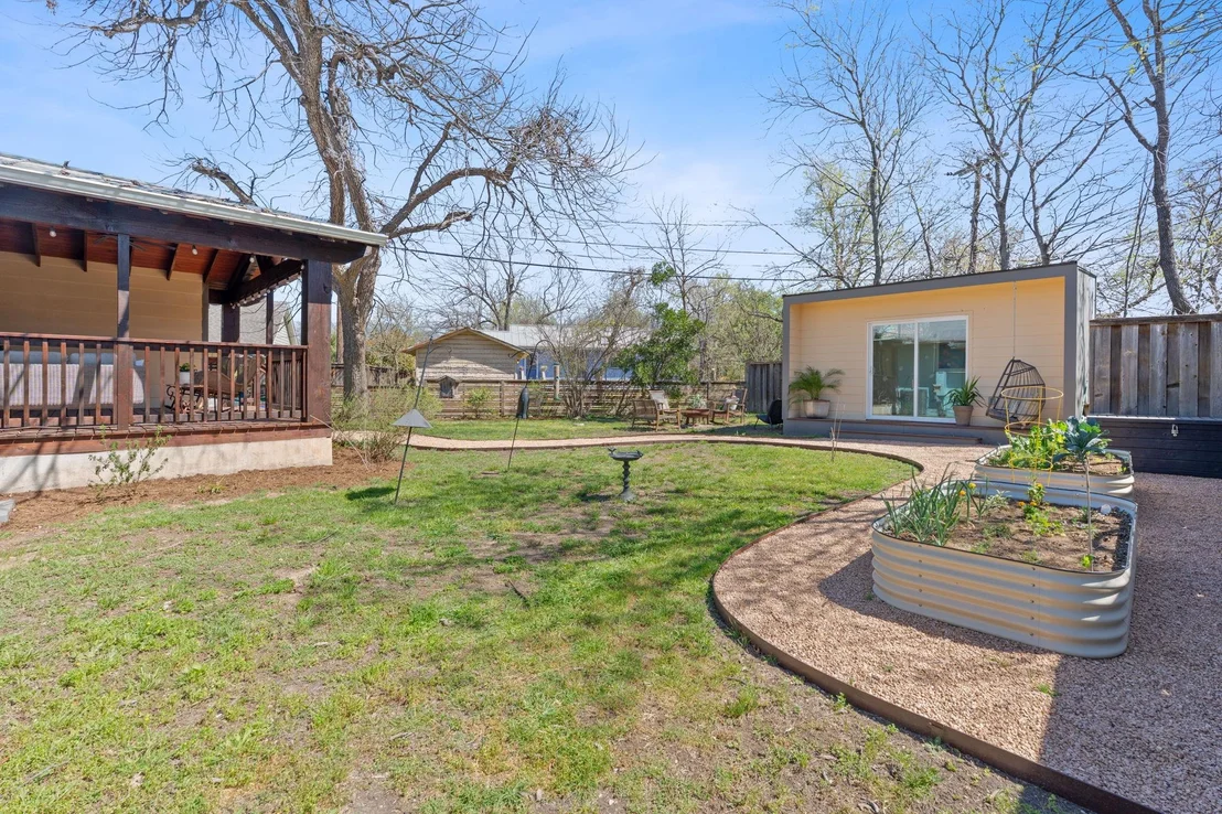 Photo of 5807 Link Ave