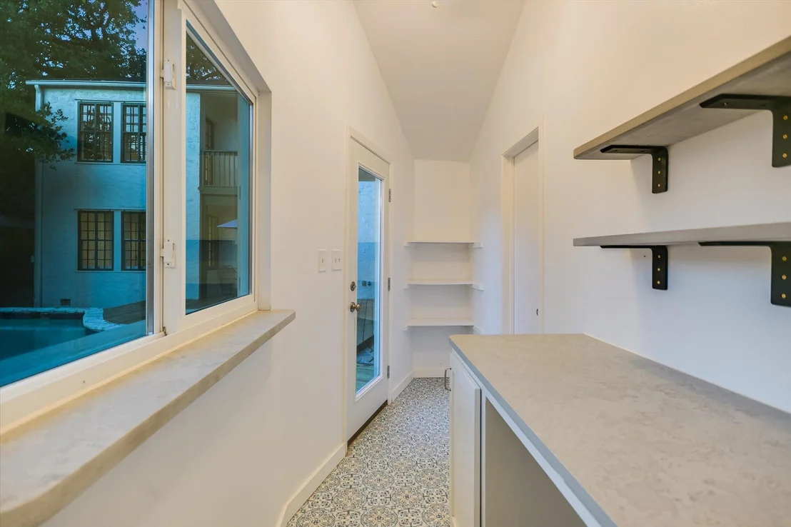 Photo of 113 W 32nd ST