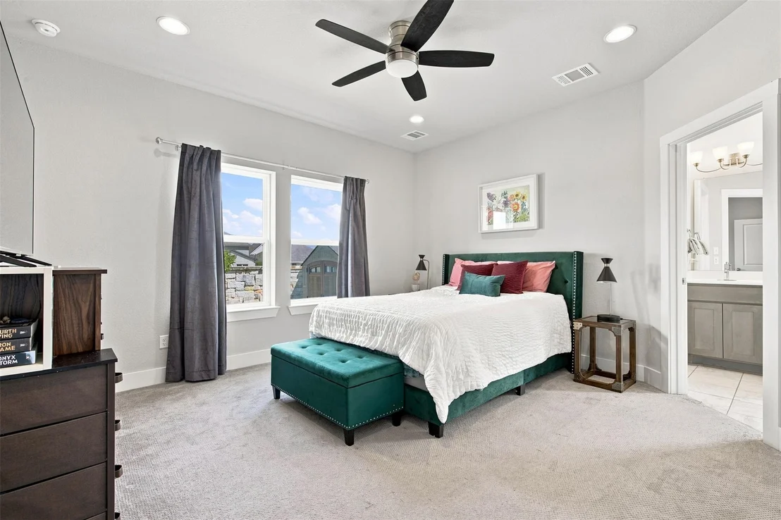 Photo of 208 Winding Hollow LN