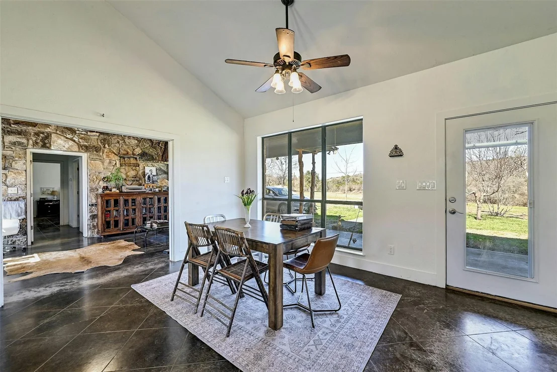 Photo of 915 County Road 404