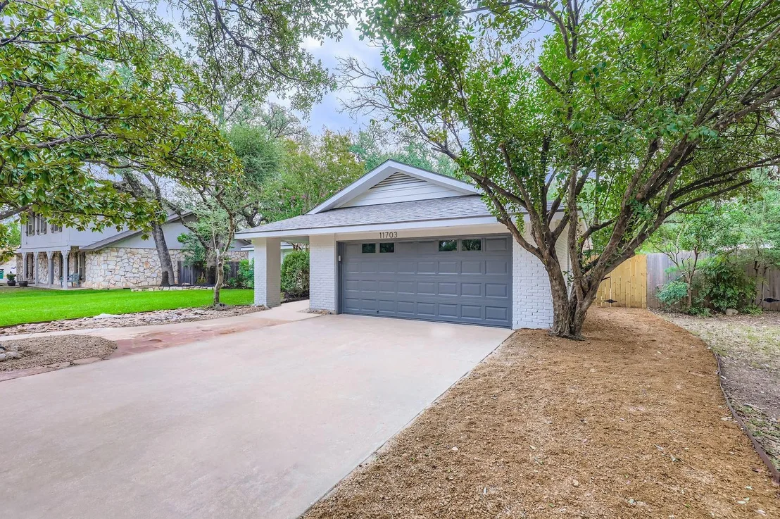 Photo of 11703 Oak Knoll DR