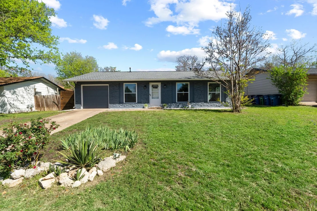 Photo of 5811 Glenhollow PATH