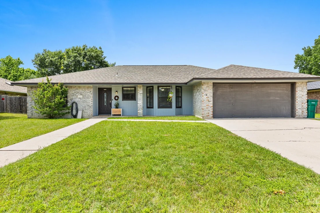 Photo of 1706 Lynx CIR