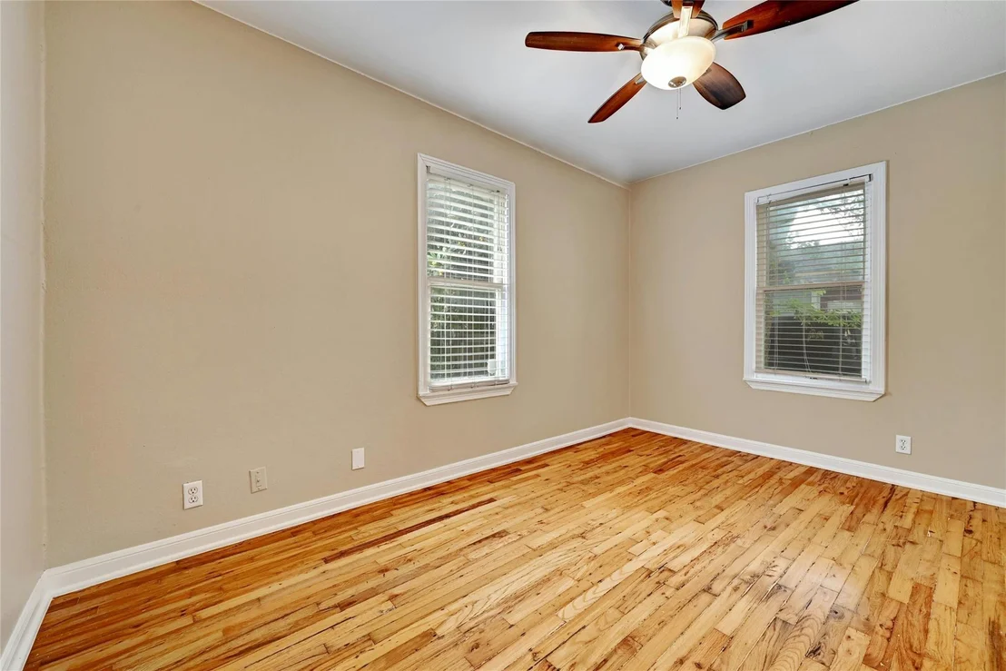 Photo of 5319 Harmon Ave