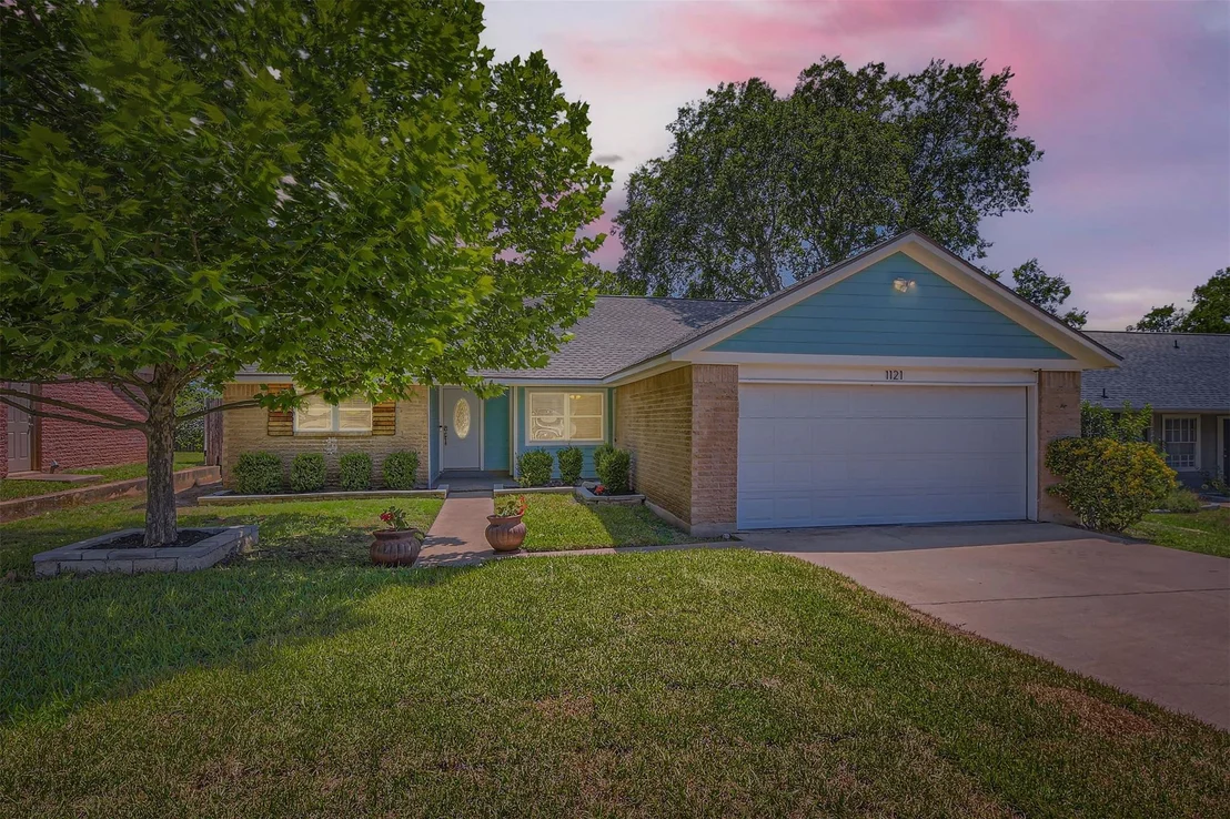 Photo of 1121 Stoneoak LN