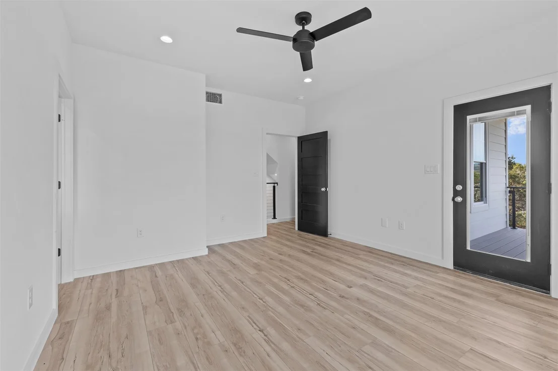 Photo of 11005 Beach RD