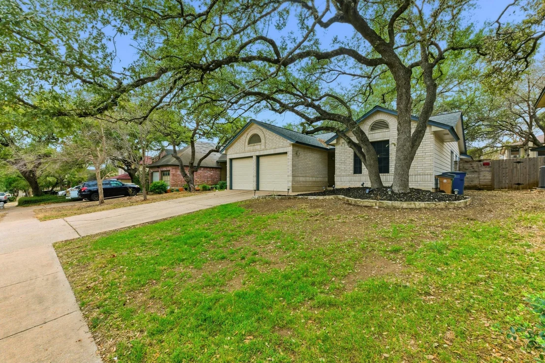 Photo of 723 Shade Tree DR