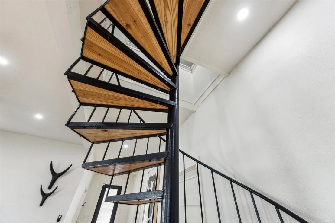 Photo of 1117 W 9th ST