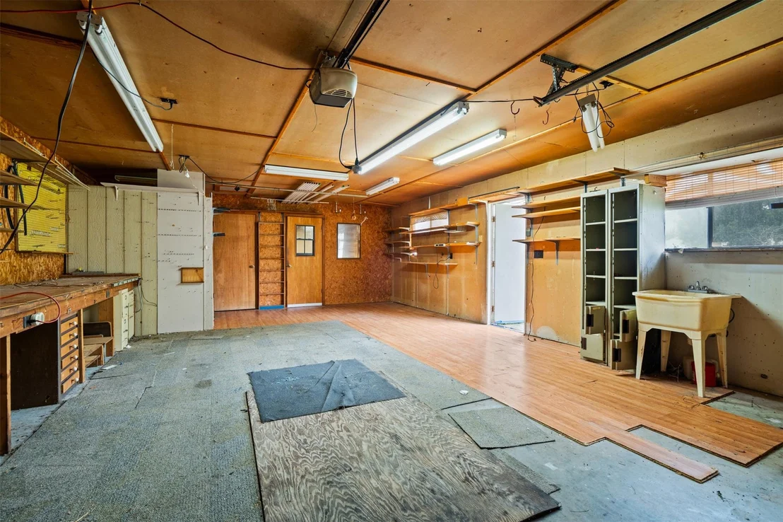 Photo of 204 E Eckhart Ave