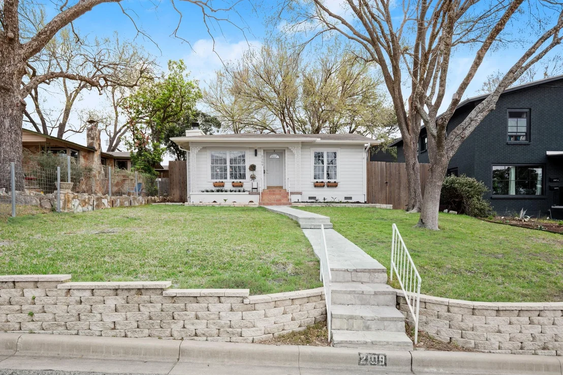 Photo of 2109 Travis Heights BLVD
