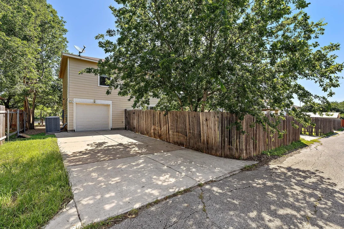 Photo of 5705 Viewpoint DR
