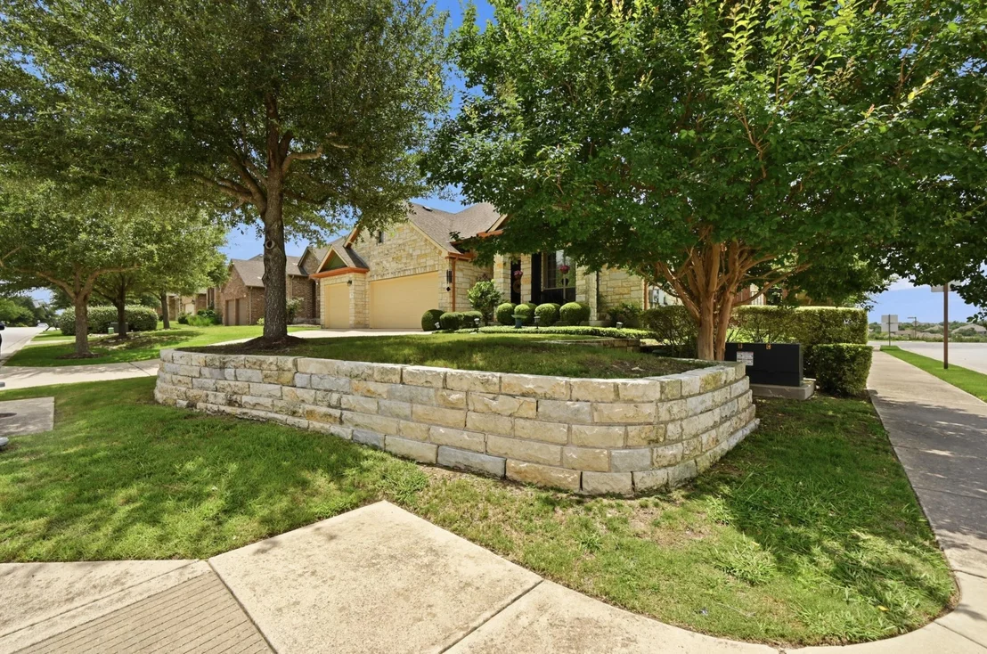 Photo of 114 Drury LN